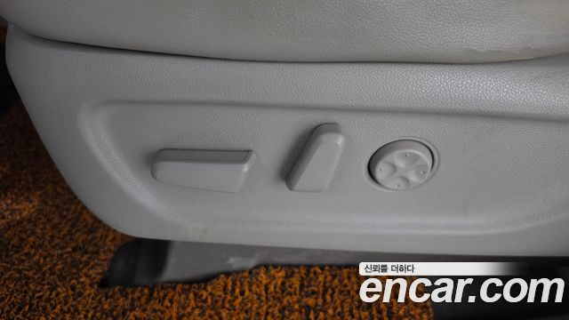 Kia Canival 2015 — photo 30