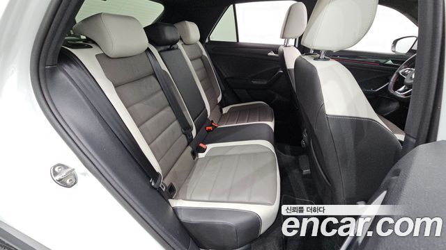 Volkswagen T-Roc 2021 — photo 11