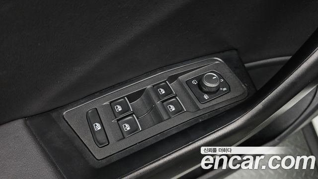 Volkswagen T-Roc 2021 — photo 17