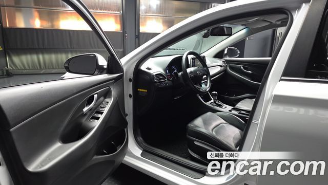 Hyundai i30 2017 — photo 13