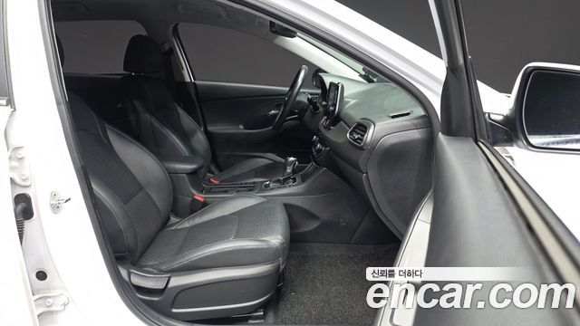 Hyundai i30 2017 — photo 17
