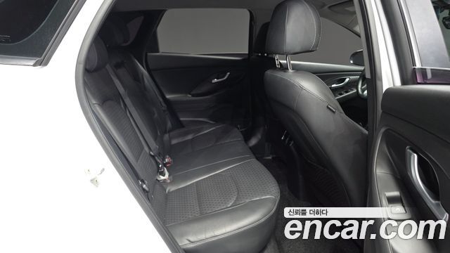 Hyundai i30 2017 — photo 18