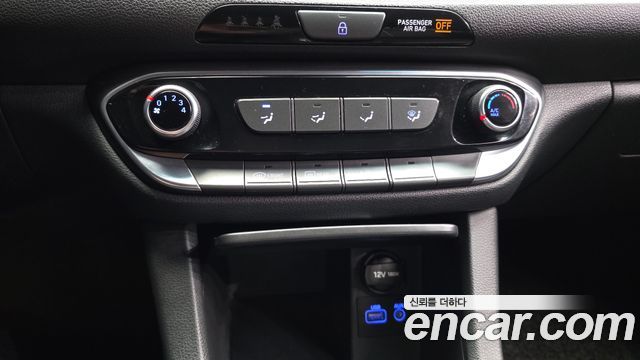Hyundai i30 2017 — photo 23