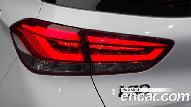 Hyundai i30 2017 — photo 9