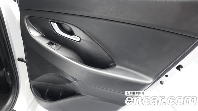 Hyundai i30 2017 — photo 15