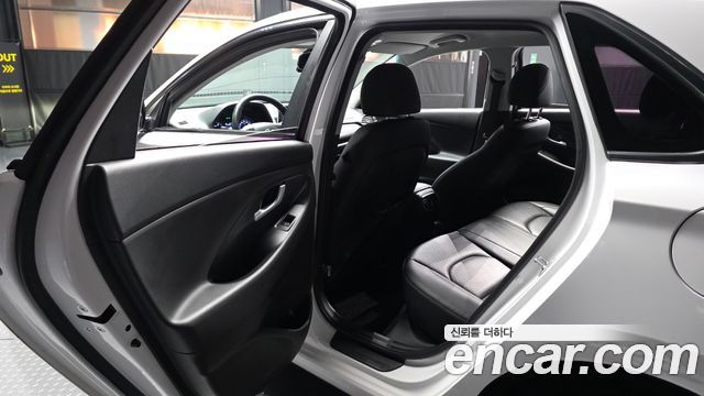 Hyundai i30 2017 — photo 16