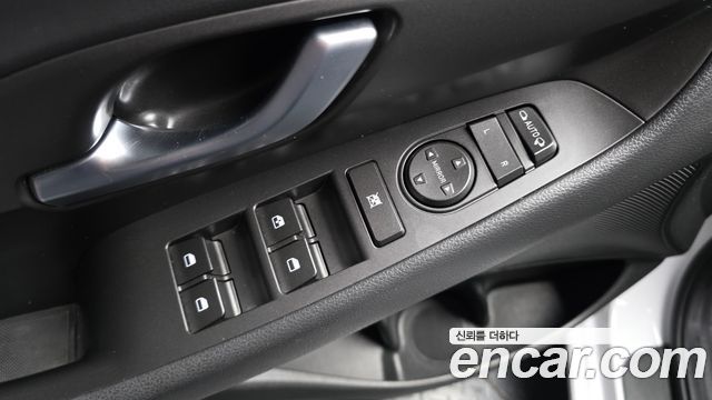 Hyundai i30 2017 — photo 28