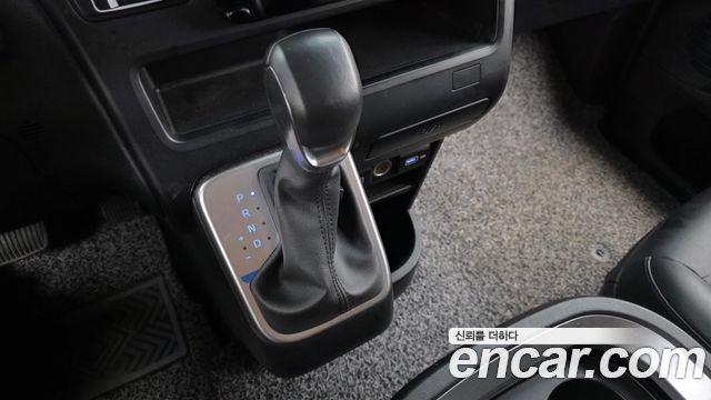 Hyundai Staria 2022 — photo 12