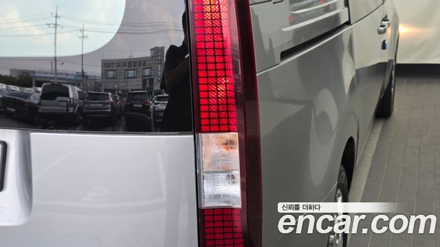 Hyundai Staria 2022 — photo 9