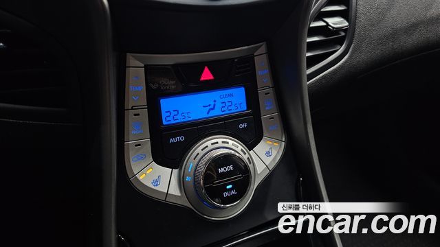 Hyundai AVANTE 2012 — photo 16
