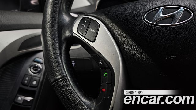 Hyundai AVANTE 2012 — photo 17