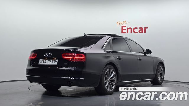 Audi A8 2012 — photo 2