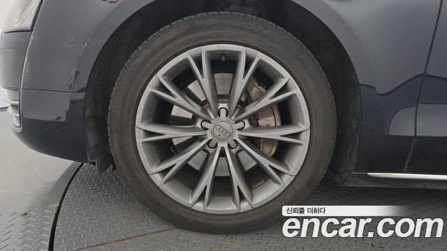 Audi A8 2012 — photo 5