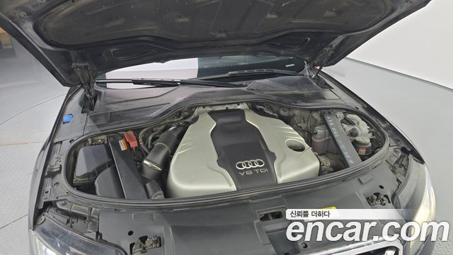 Audi A8 2012 — photo 6