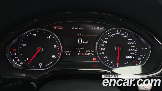 Audi A8 2012 — photo 8
