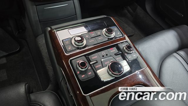 Audi A8 2012 — photo 9