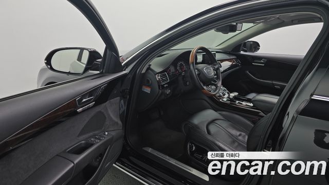 Audi A8 2012 — photo 10