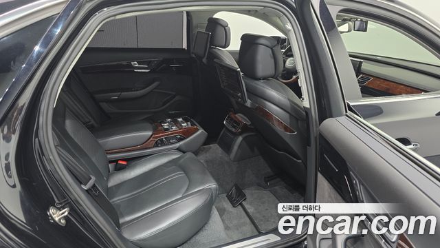 Audi A8 2012 — photo 11