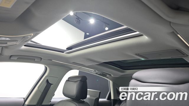 Audi A8 2012 — photo 18