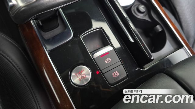 Audi A8 2012 — photo 20