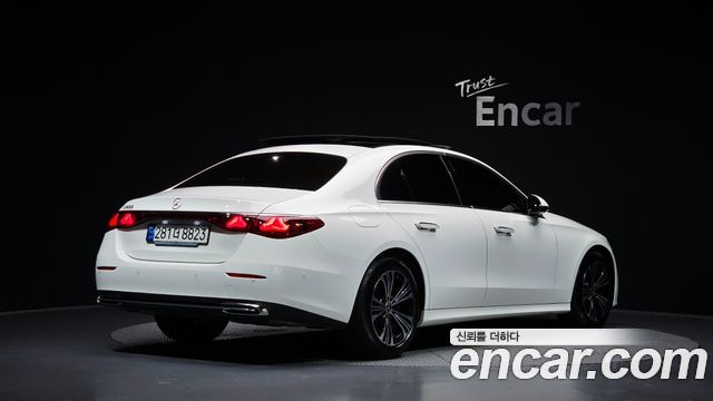 Mercedes-Benz E-Class 2024 — photo 2