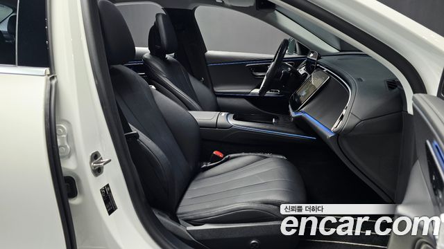 Mercedes-Benz E-Class 2024 — photo 12