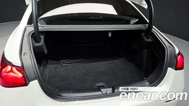 Mercedes-Benz E-Class 2024 — photo 19