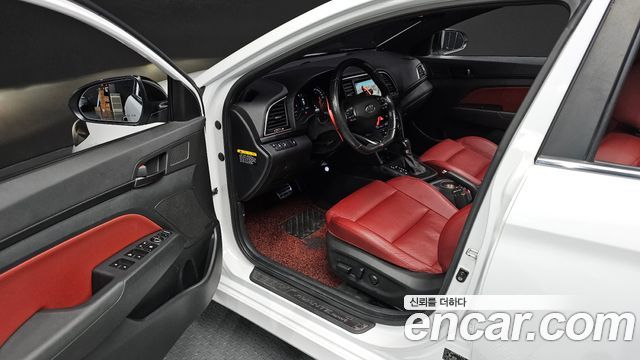 Hyundai AVANTE 2018 — photo 10