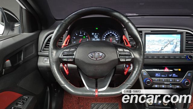 Hyundai AVANTE 2018 — photo 13