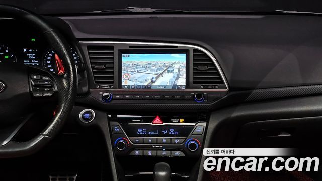 Hyundai AVANTE 2018 — photo 15