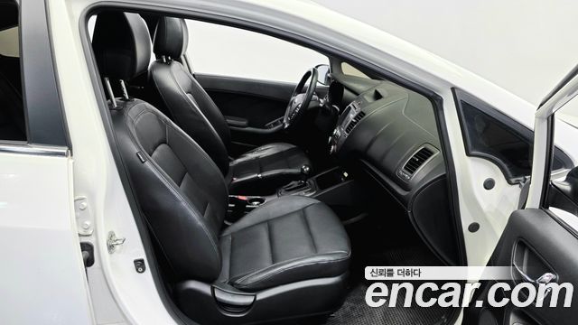 Kia K3 2015 — photo 13