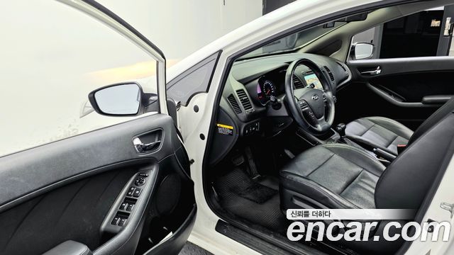 Kia K3 2015 — photo 17
