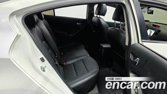 Kia K3 2015 — photo 18