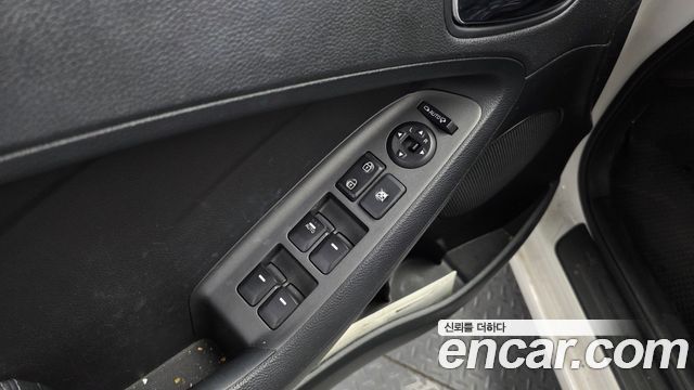 Kia K3 2015 — photo 22