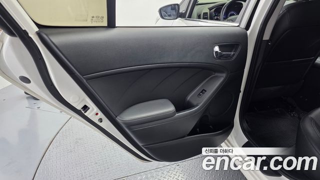 Kia K3 2015 — photo 15