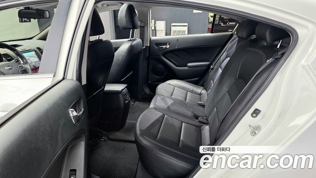 Kia K3 2015 — photo 16