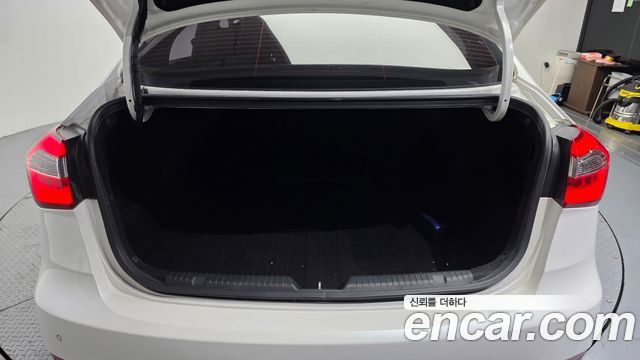 Kia K3 2015 — photo 29