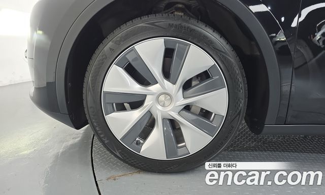 Tesla Model Y 2023 — photo 5