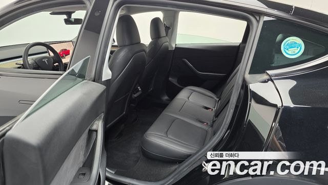 Tesla Model Y 2023 — photo 11