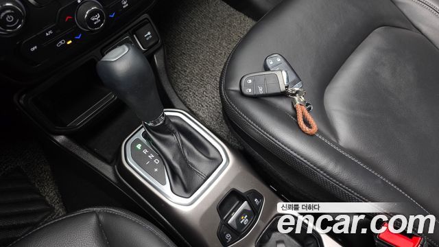 Jeep Renegade 2022 — photo 12