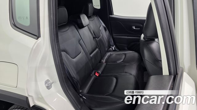 Jeep Renegade 2022 — photo 17