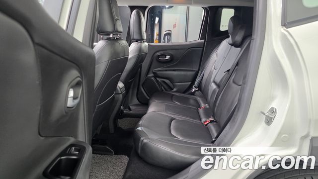Jeep Renegade 2022 — photo 18