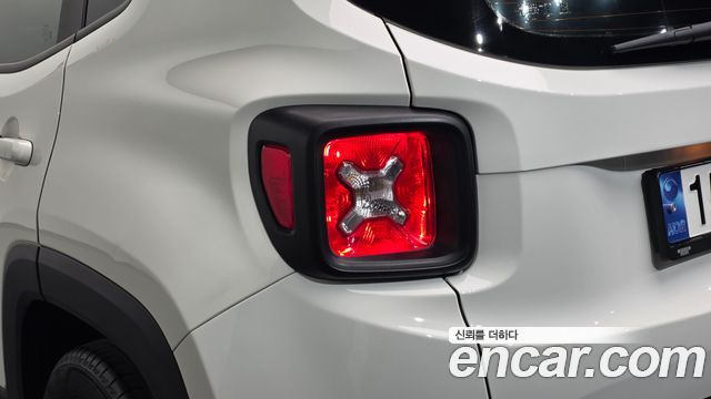 Jeep Renegade 2022 — photo 9