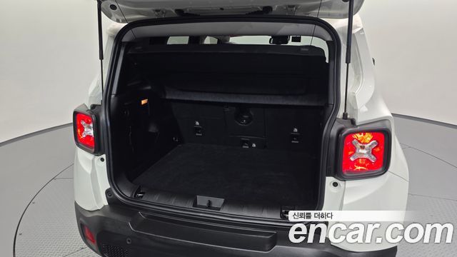 Jeep Renegade 2022 — photo 32
