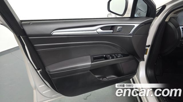 Ford Mondeo 2017 — photo 14