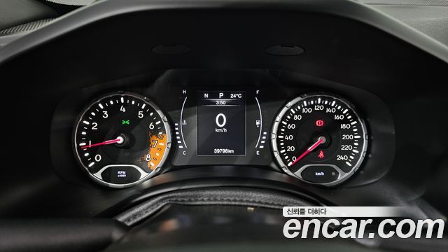 Jeep Renegade 2018 — photo 11