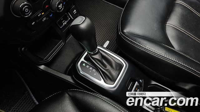 Jeep Renegade 2018 — photo 12