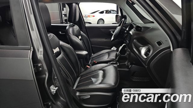 Jeep Renegade 2018 — photo 13