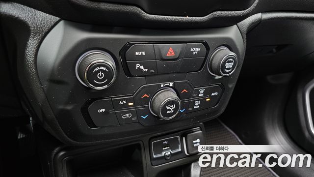 Jeep Renegade 2018 — photo 25