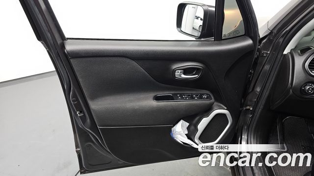 Jeep Renegade 2018 — photo 14